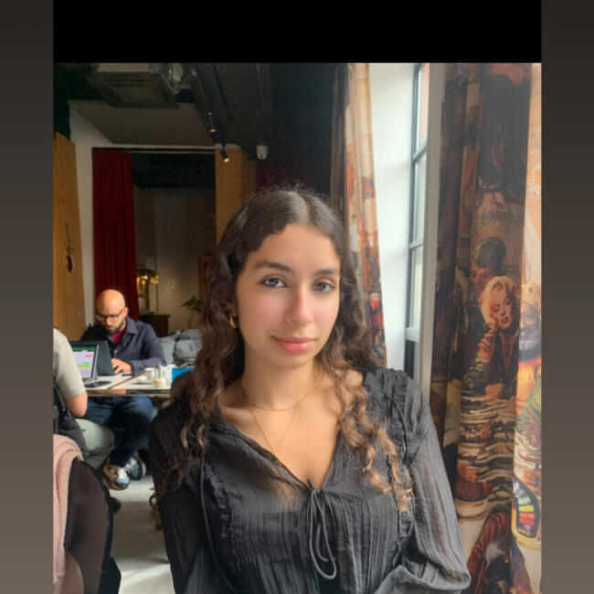 Babysitter in Saint-Ouen: Chloé