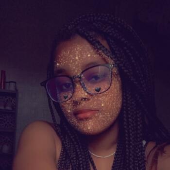 Babysitter in Bolton: Leah