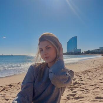 Babysitter in Budapest: Virág