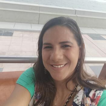 Babysitter in Miraflores District: Yesenia