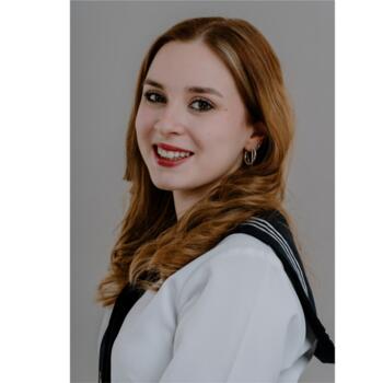 Babysitter in Budapest: Míra