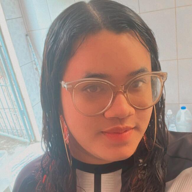Babysitter in São José (São José): Sarah