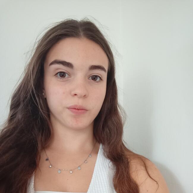Babysitter in Dompierre-sur-Yon: Léna