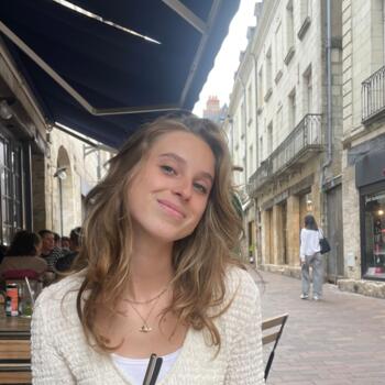 Babysitter in Ifs: Pauline