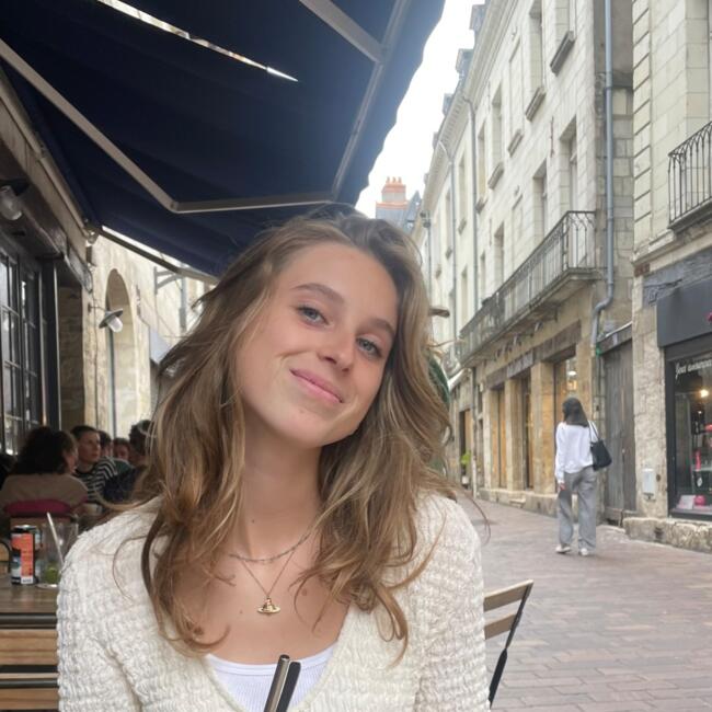 Babysitter in Ifs: Pauline