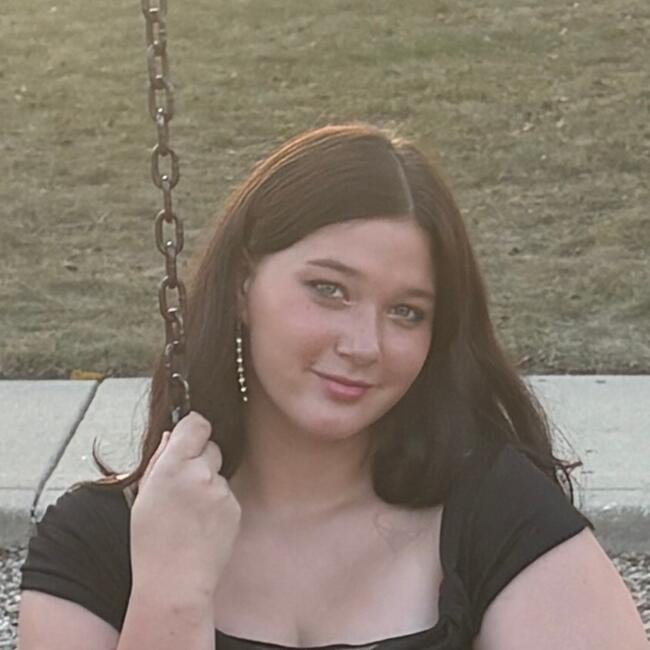 Babysitter in Huntley: Katie