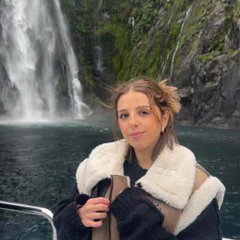 Babysitter in Queenstown: Laura