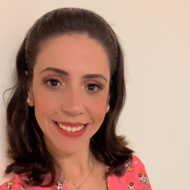 Babysitter in Curitiba: Camila