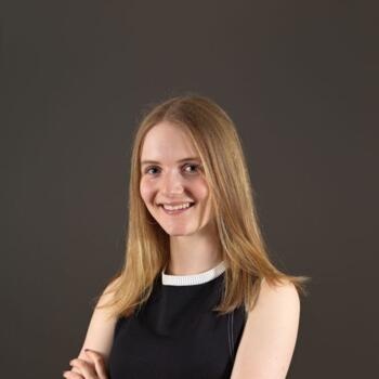 Babysitter in Chêne-Bourg: Maeva