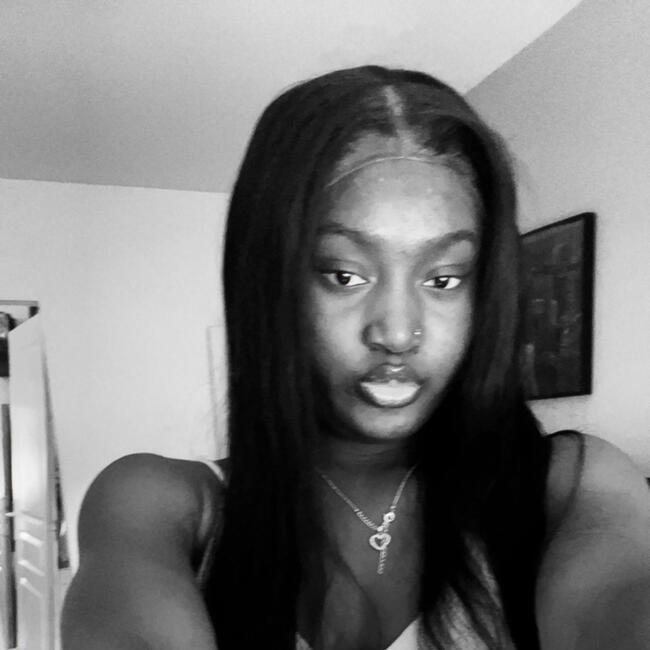 Babysitter in Vierzon: Yasmine