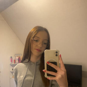 Babysitter in Ploubezre: Ariana