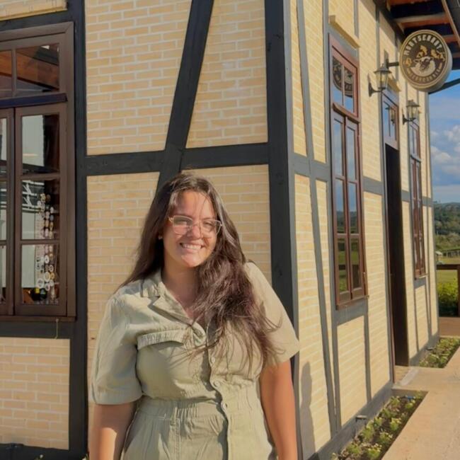 Babá em Campo Grande: Giovanna