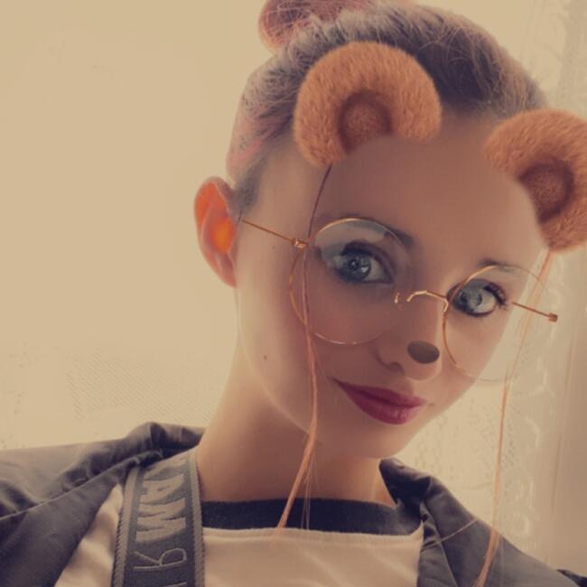 Babysitter in Saint-Léger-du-Bourg-Denis: Rachel