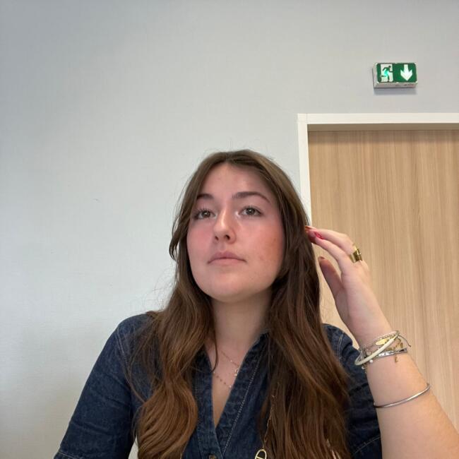 Babysitter in Bieujac: Lucie