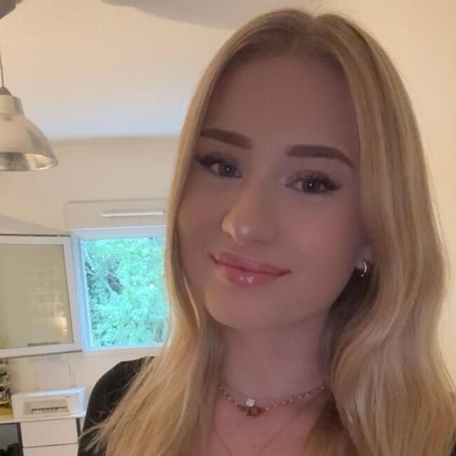 Babysitter in La Rochelle: Savannah