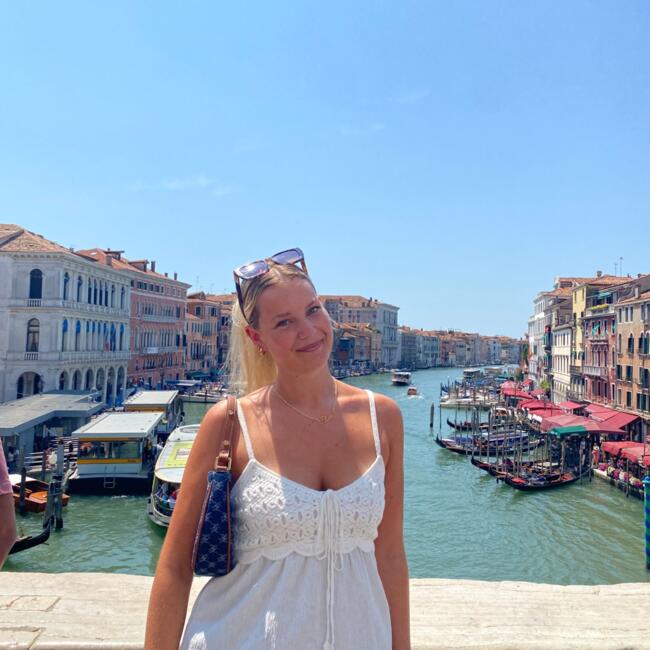 Babysitter in Queenstown: Storm