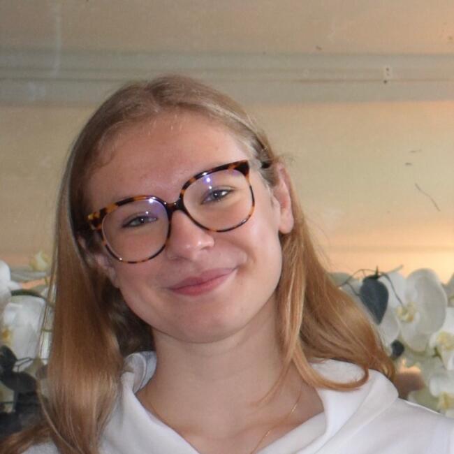 Babysitter in Nantes: Sixtine