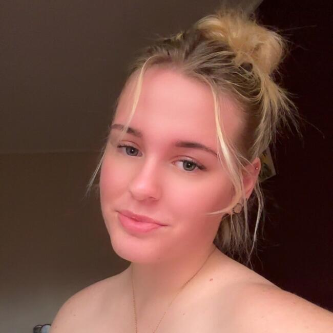 Nanny in Emerald: Hallee