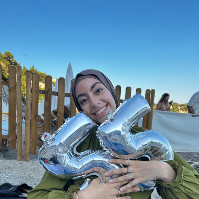 Babysitter in Cannes: Lina