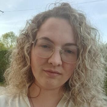 Babysitter in Chef-Boutonne: Celine