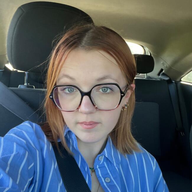 Babysitter in Saint-Lô: Jade