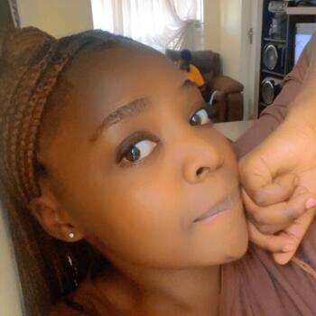 Babysitter in Sharjah city: Michell T