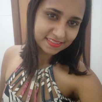 Babysitter Brasília: Raiane