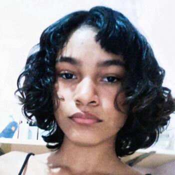 Babá Campo Grande: Larissa