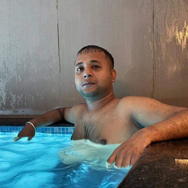 बंगलौर में बेबीसिटर: Vicky