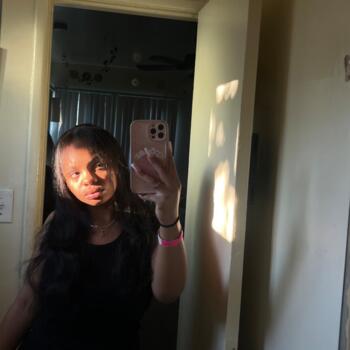 Babysitter in Palmdale: Milan