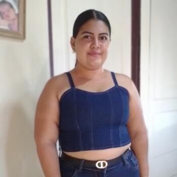 Babysitter in Panama City: Laura