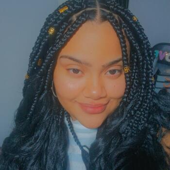 Babysitter in Niterói: Hellen fernandes