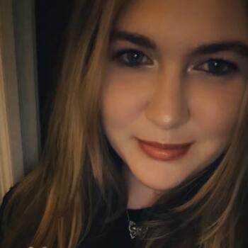 Babysitter in Riverside: Krystal