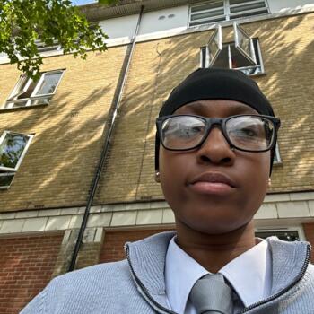 Babysitter in London: Adjara