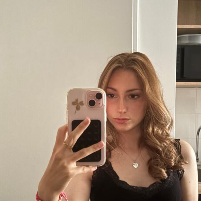 Babysitter in Bezons: Margot