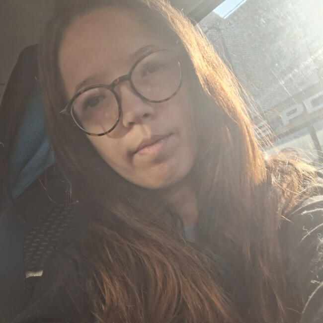 Babysitter in Courcelles: Charlene