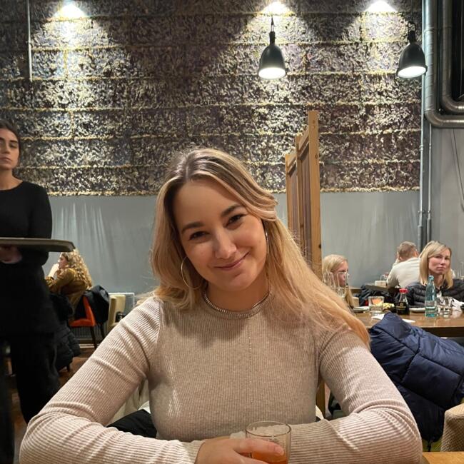 Babysitter in Augsburg: Nadine