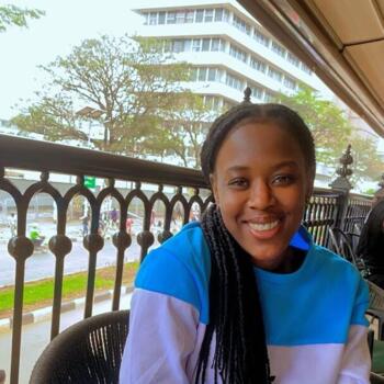 Babysitter Kampala: Viola