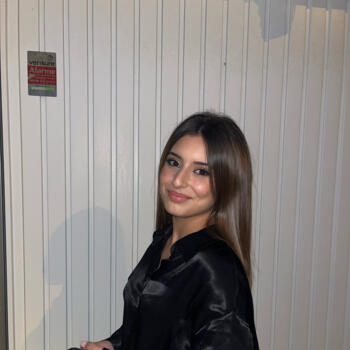 Babysitter in La Ville-du-Bois: Maria