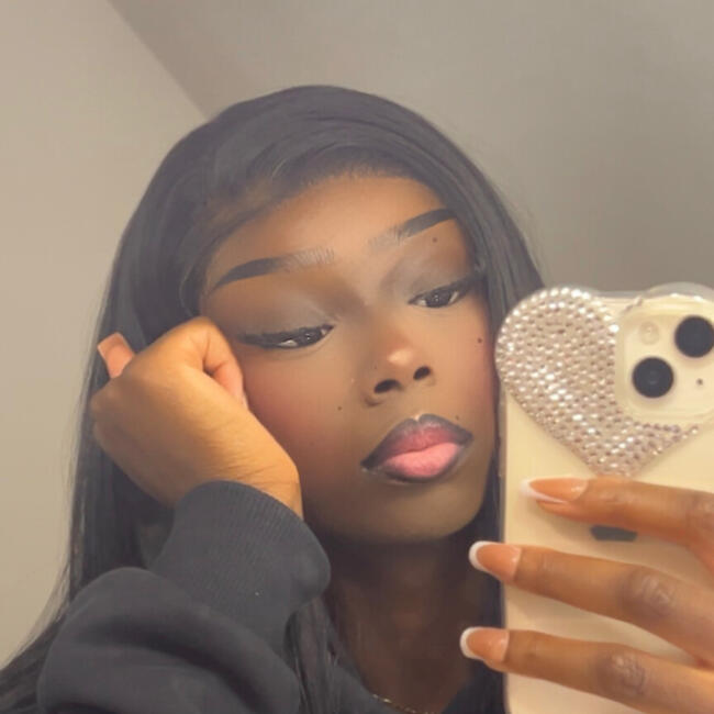 Babysitter in Touques: Linaelle