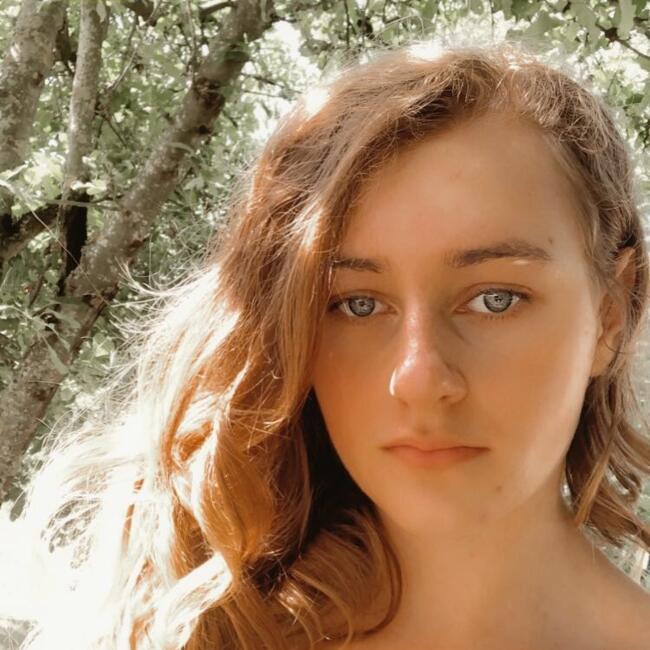 Babysitter in Conches-en-Ouche: Emma