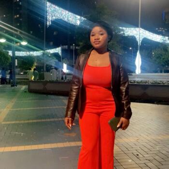 جليسة أطفال في أبوظبي: Emmanuela Engwari