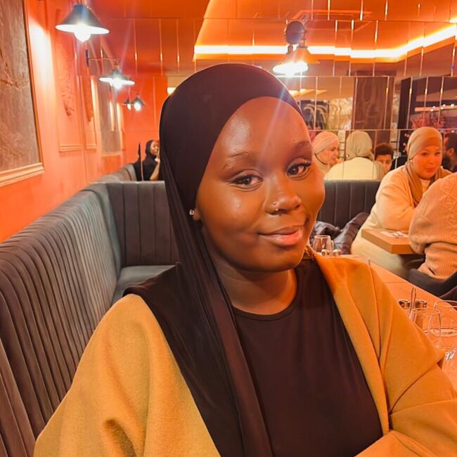 Babysitter in Paris: Yali