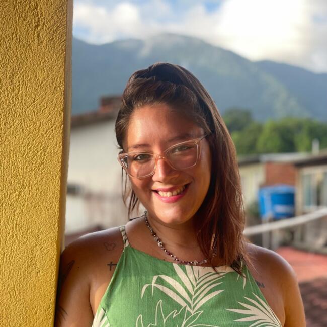 Babysitter in São Sebastião: Jaqueline