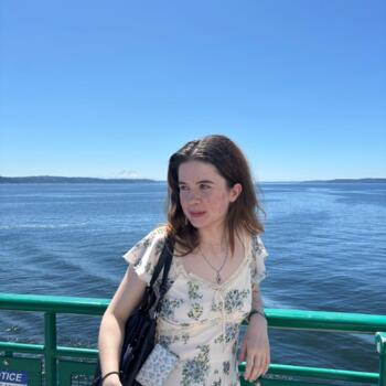 Babysitter in Galway: Emily