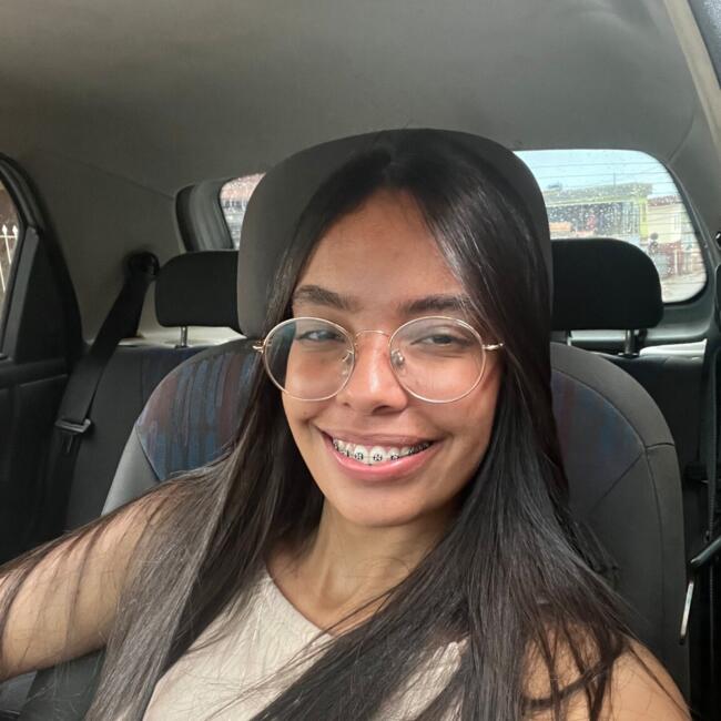 Babysitter in Divinópolis: Lavínia