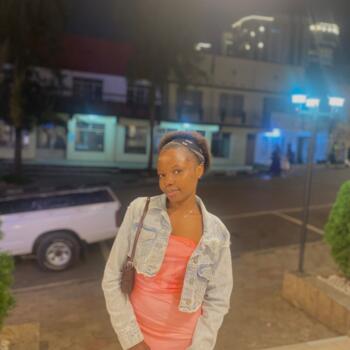 Babysitter in Kigali: Umutoni
