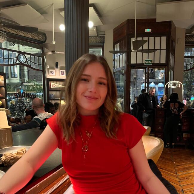 Babysitter in Torrent: Paula