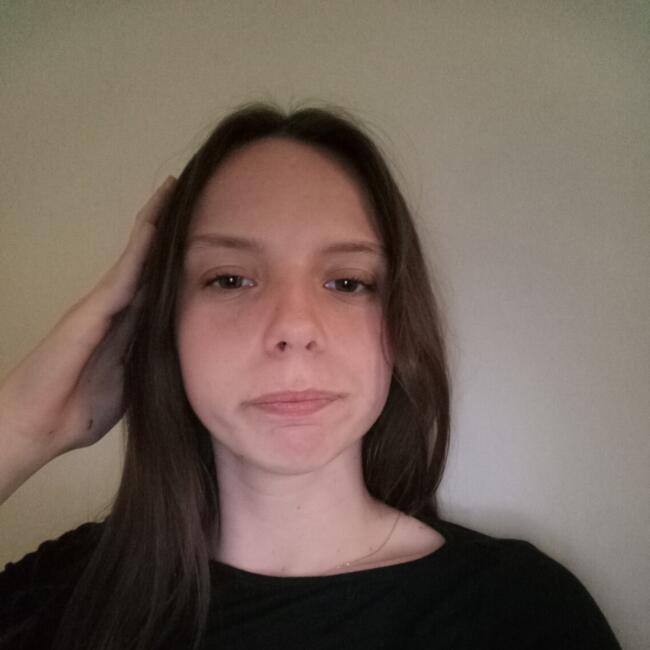 Babysitter in La Norville: Inès