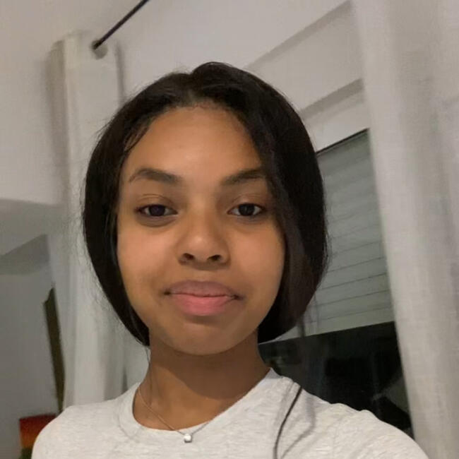 Babysitter in Évry: Nehla